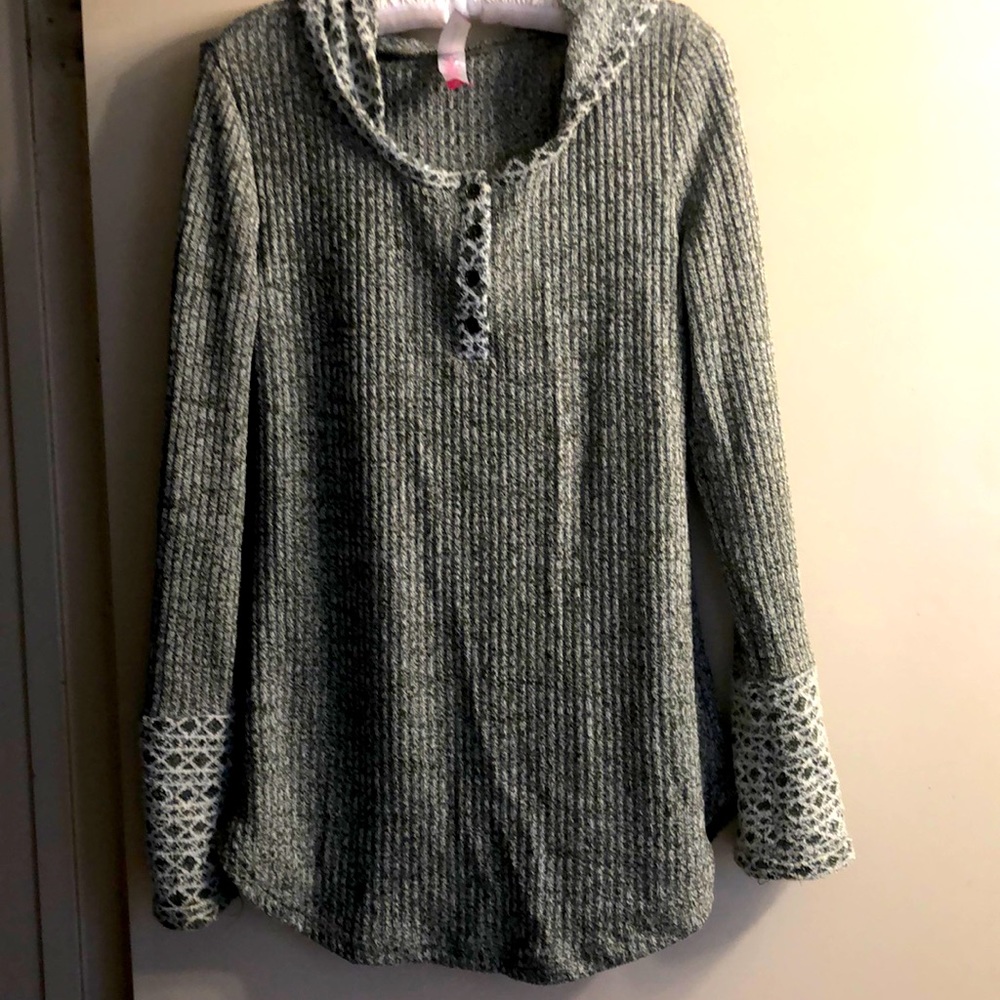 No Boundaries hoodies round neck 4 front buttons, scalloped hem never worn